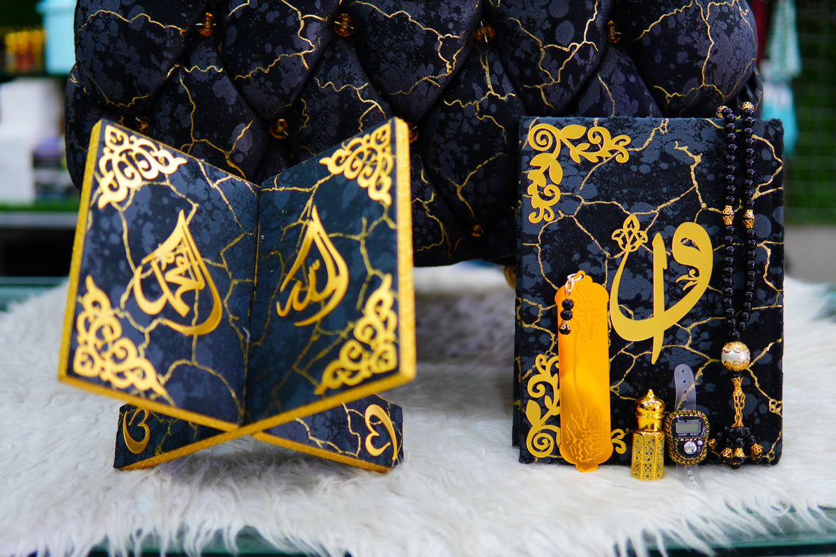 Makhzan-e-Mubarak Black Tecture Quran With Jayenamaz Set